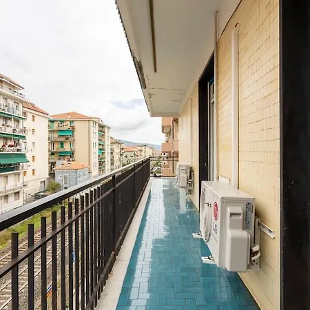 Liguria- Chiavari: A Trenta Passi Dal Mare קיאברי